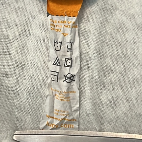 Lucy Activewear Sleeveless V Neck Top - Picture 10 of 10